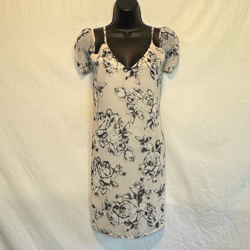 C-174 Audrey Cream & Black Floral Cold Shoulder Short Sleeve MIDI Dress‎ Size M